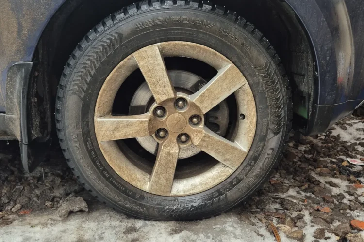Зимнее колесо R17 в арке Mitsubishi Outlander