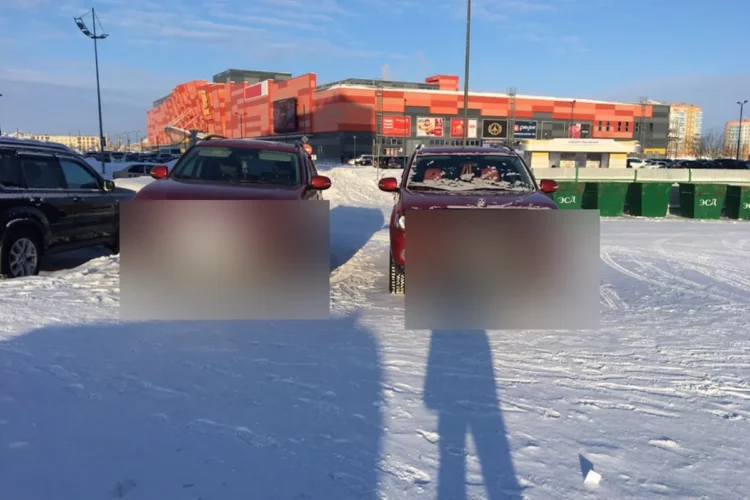 Два Mitsubishi Outlander XL на зимней стоянке