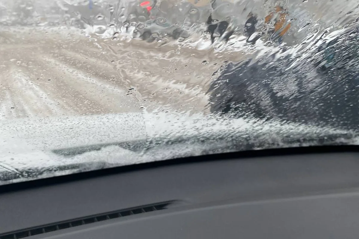 Обледенелое лобовое стекло Аутлендер 3 изнутри салона