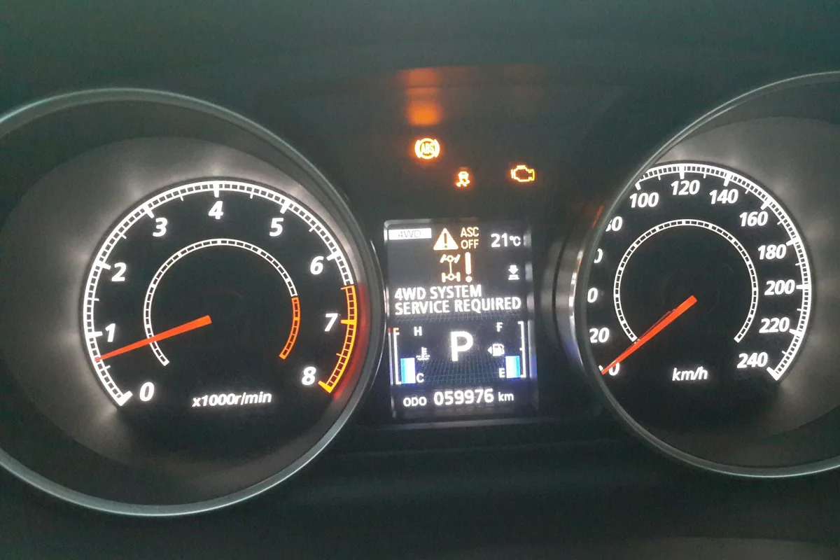Надпись 4WD System Service Required и ASC OFF на приборке Mitsubishi Outlander