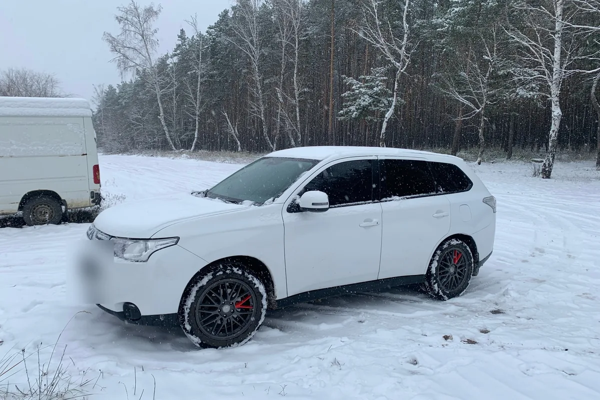 Mitsubishi Outlander 3 на неродных дисках с вылетом 45
