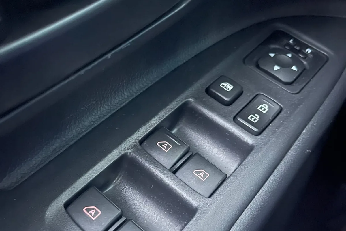 Блок кнопок стеклоподъёмников с режимом авто на Mitsubishi Outlander 3