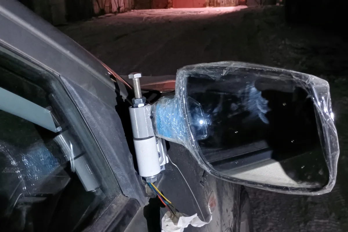 Временное зеркало от Гранты на петле на Mitsubishi Outlander XL