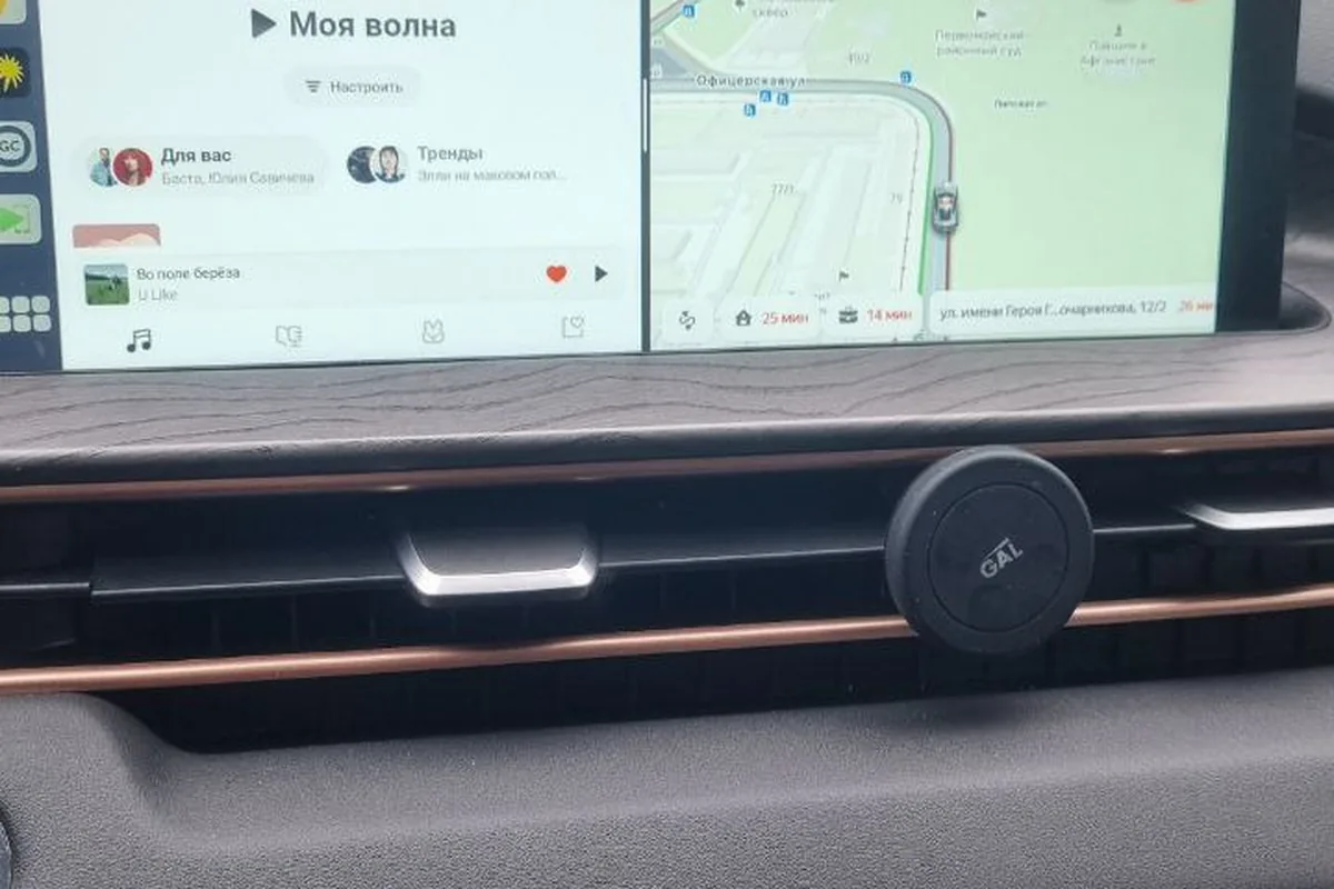 Приставка CarPlay с навигатором и музыкой на экране Exeed LX