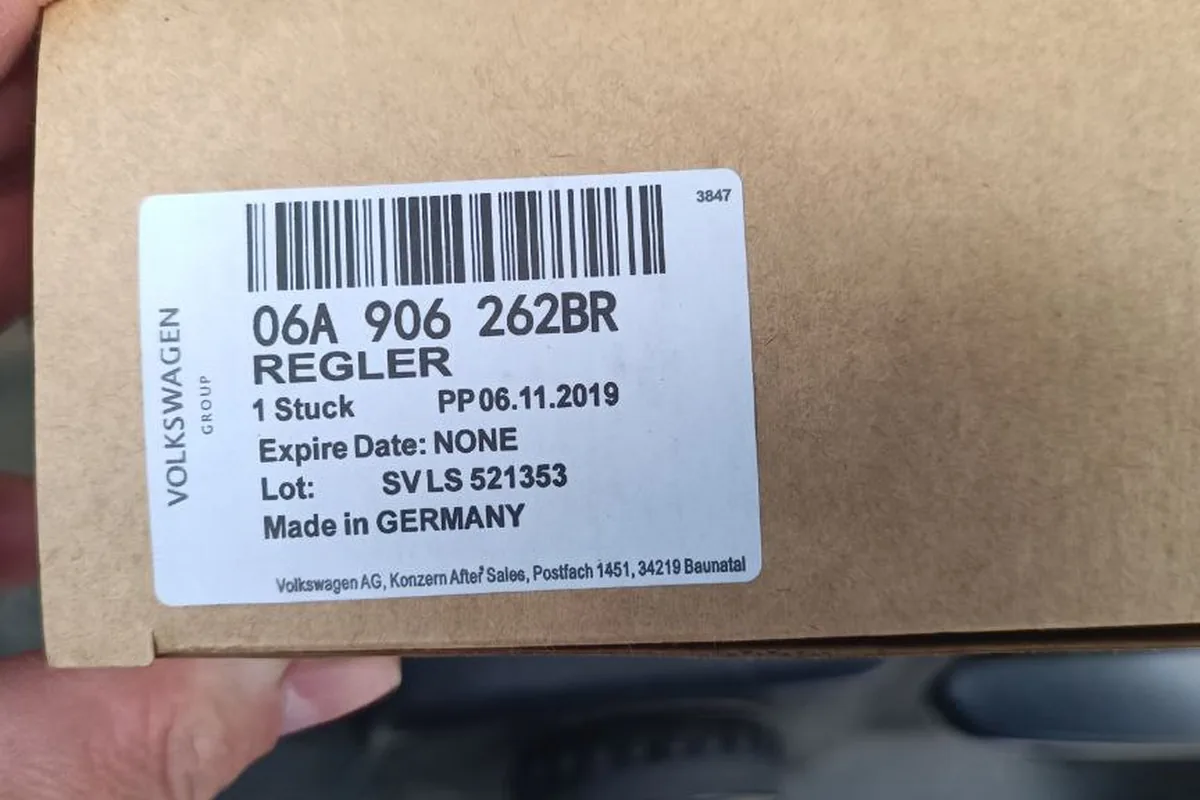 Упаковка VW с номером 06A 906 262BR для Skoda Octavia A5 1.6 BSE