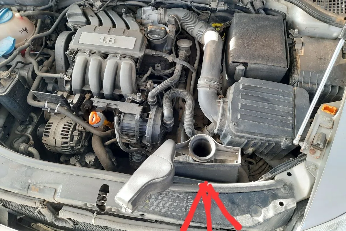 Подкапотное пространство Skoda Octavia A5 1.6 и воздухозаборник