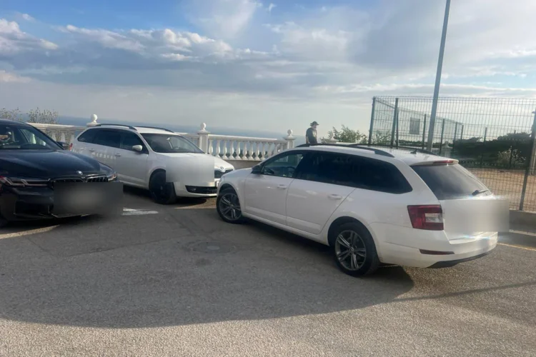 Skoda Octavia A7 Combi на чёрных дисках R18