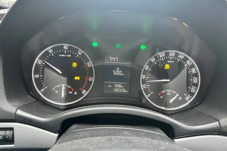 Лампы EPC и ASR на приборке Skoda Octavia A5 1.6
