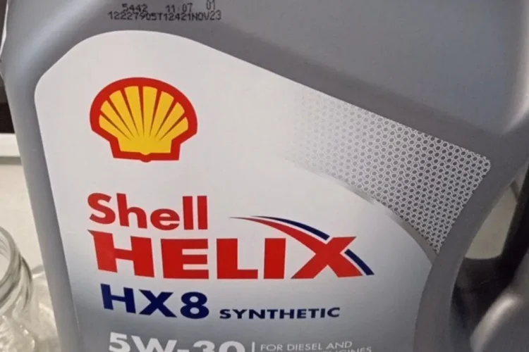 Канистра Shell Helix HX8 5W-30 для Skoda Octavia A7