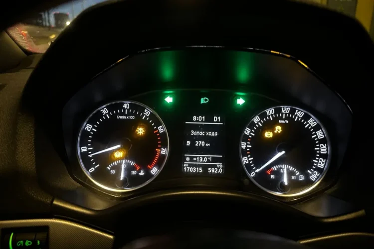 Гирлянда стабилизации на приборке Skoda Octavia A5 в мороз -13