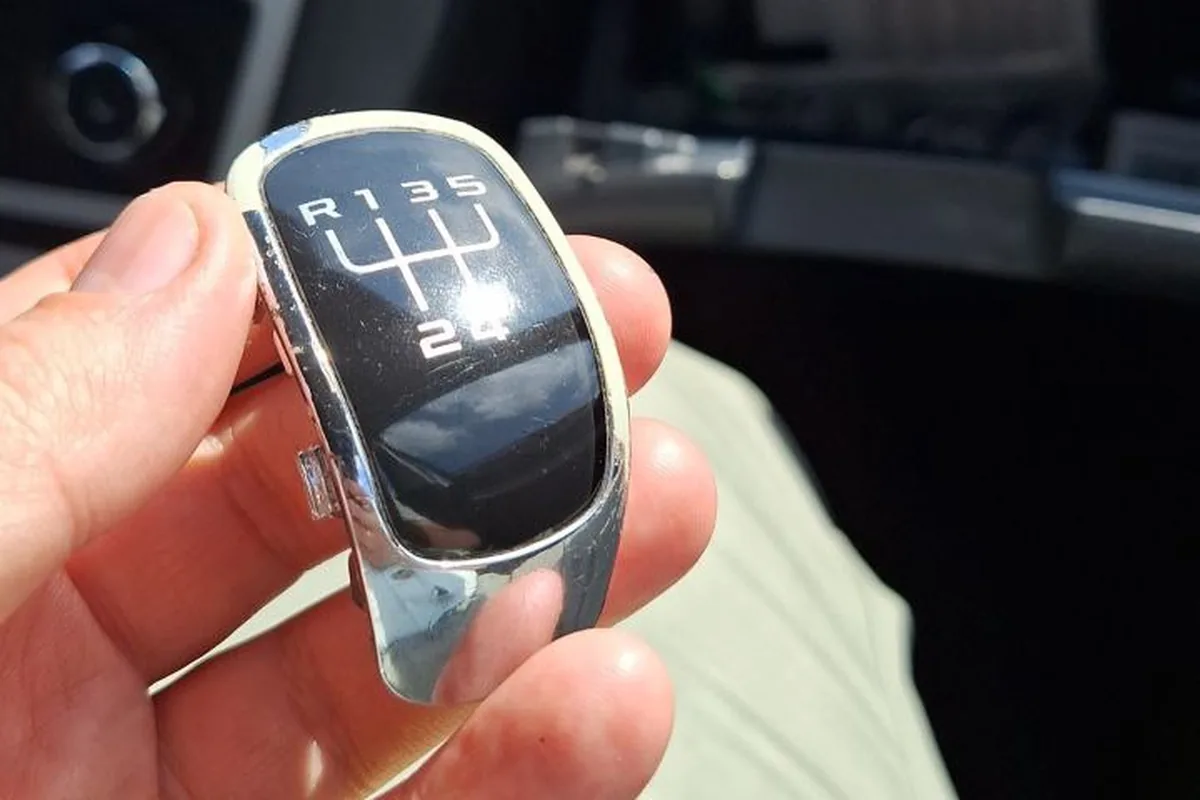 Накладка рукоятки шестиступенчатой механики Skoda Octavia A5