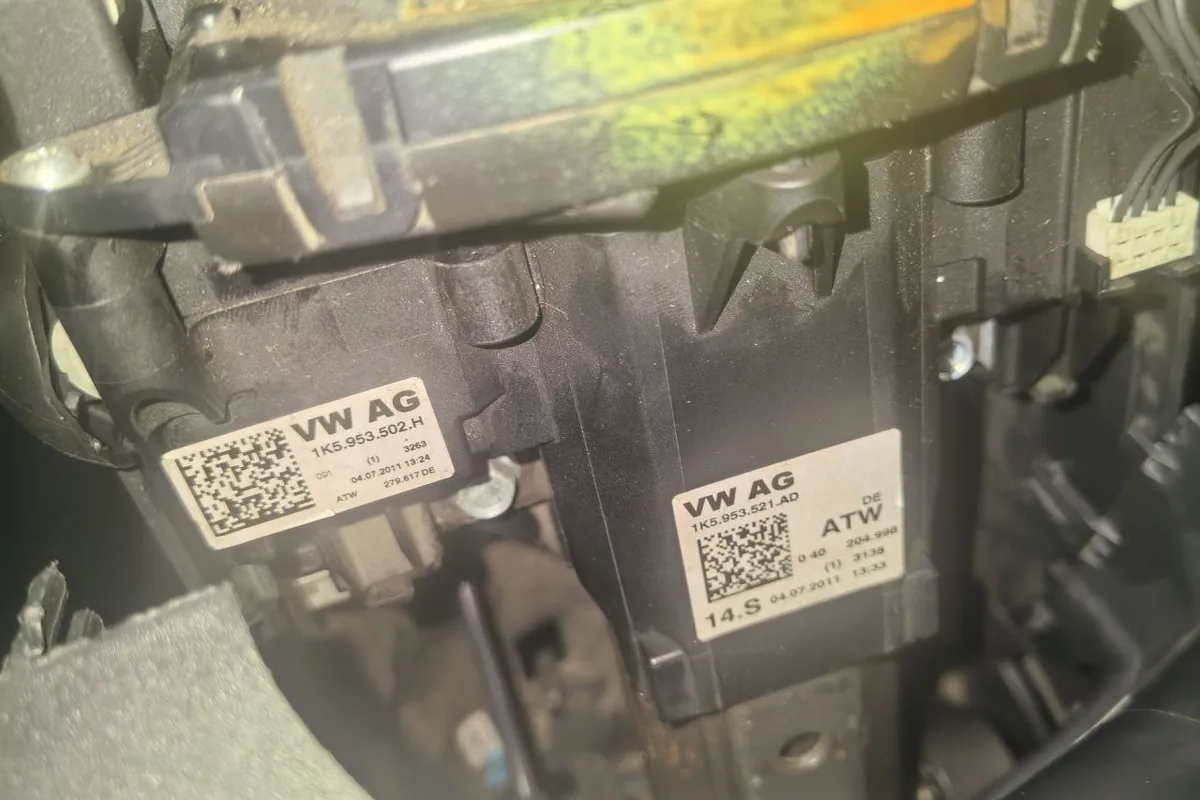 Подрулевые переключатели VW 1K5 953 502 H и 1K5 953 521 AD на Octavia A5