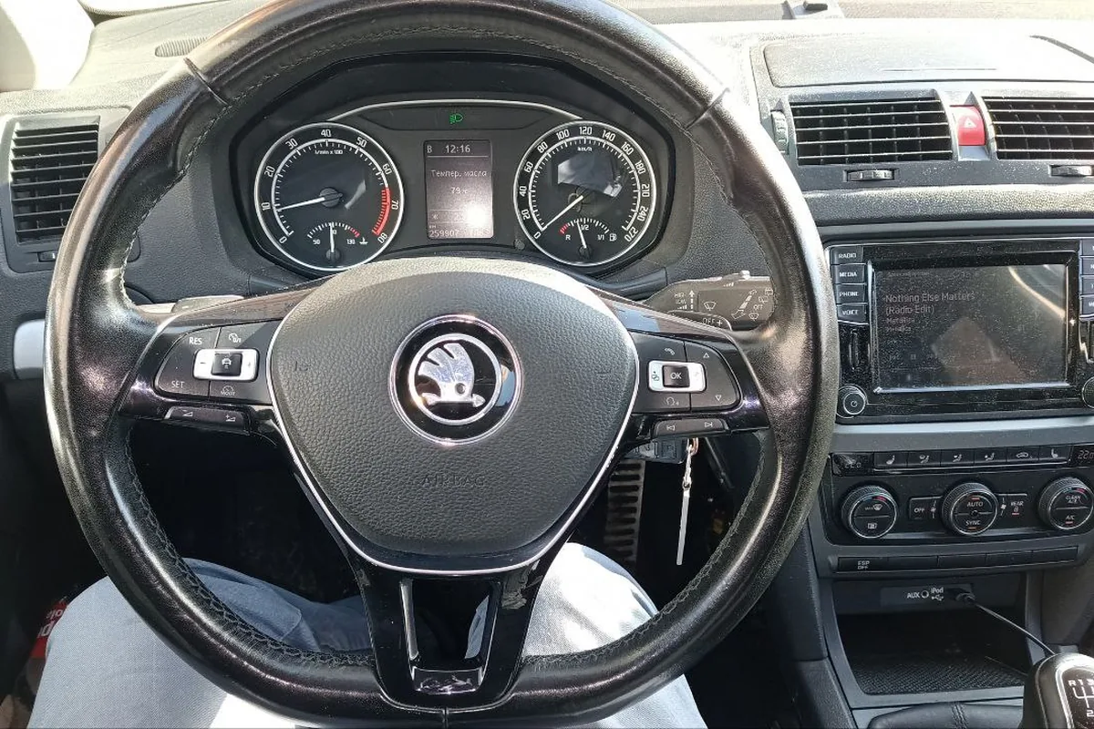 Мультируль с кнопками круиза на Skoda Octavia A5