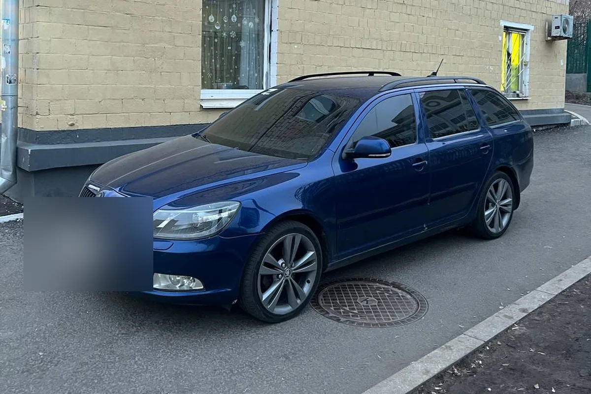 Синий универсал Skoda Octavia A5 Combi после рестайлинга