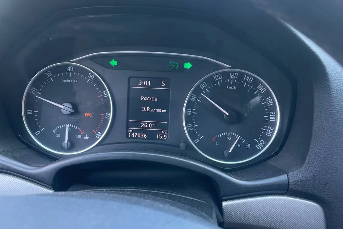 Расход 3,8 л/100 км на приборке Skoda Octavia A5