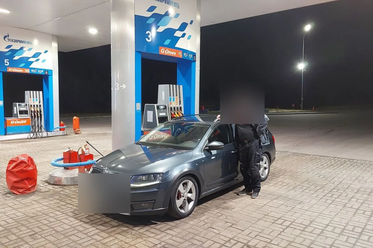 Skoda Octavia A7 Scout на заправке после покупки
