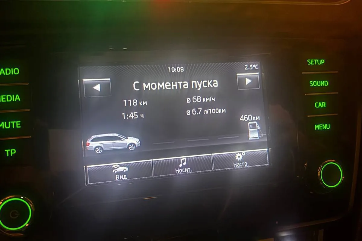 Расход 6,7 л/100 км на экране полноприводной Octavia A7 Combi