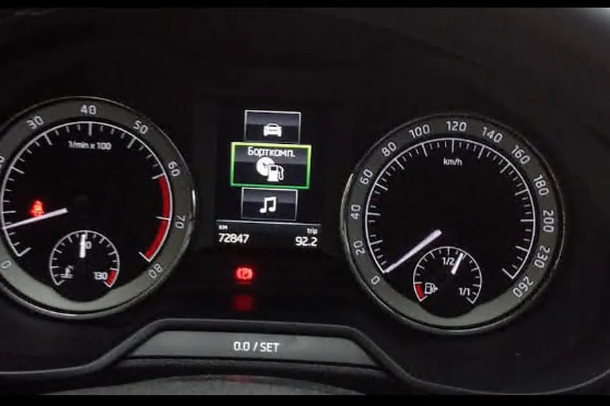 Приборка Maxi DOT с меню бортового компьютера на Skoda Octavia A7