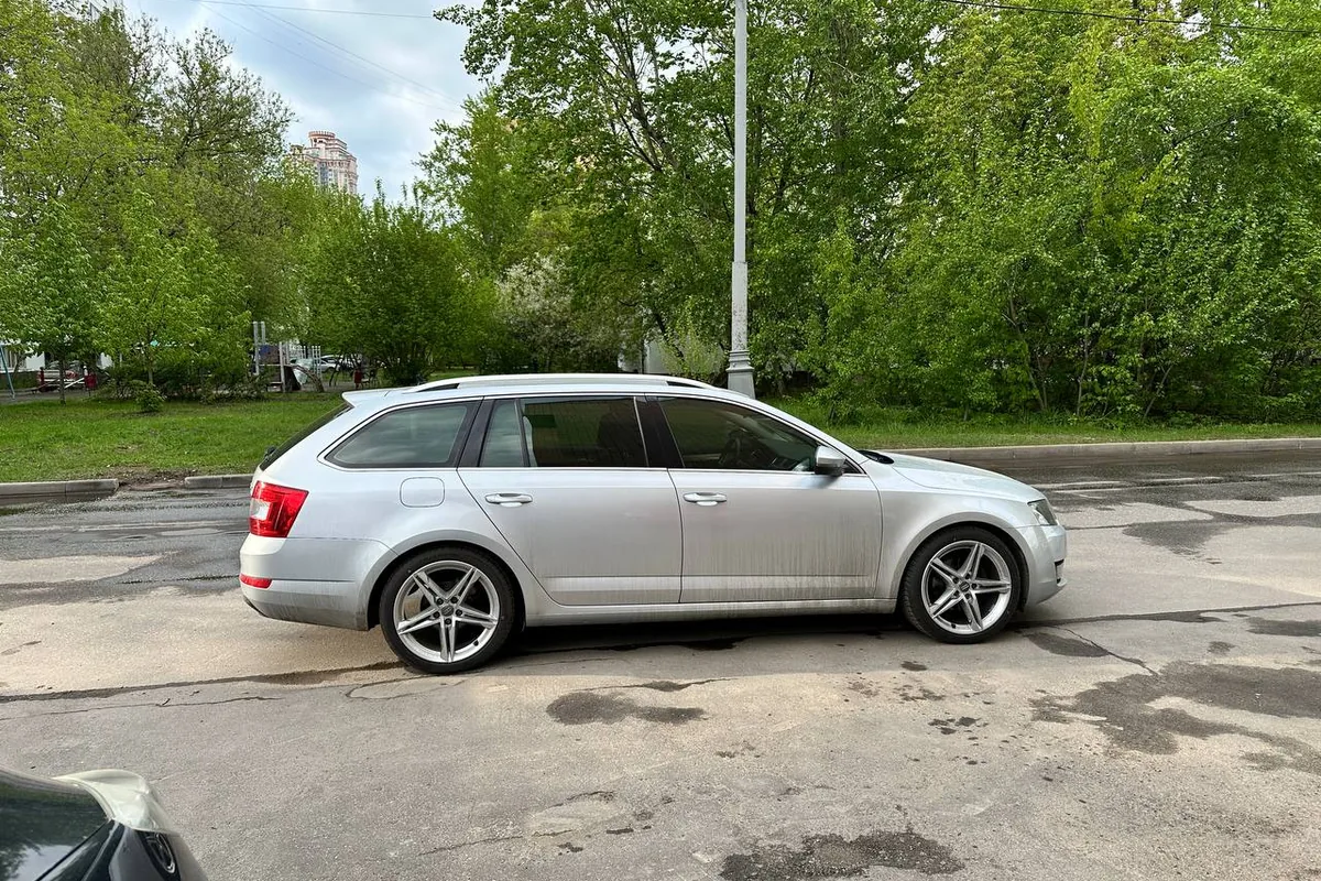Универсал Skoda Octavia A7 Combi на заниженной подвеске
