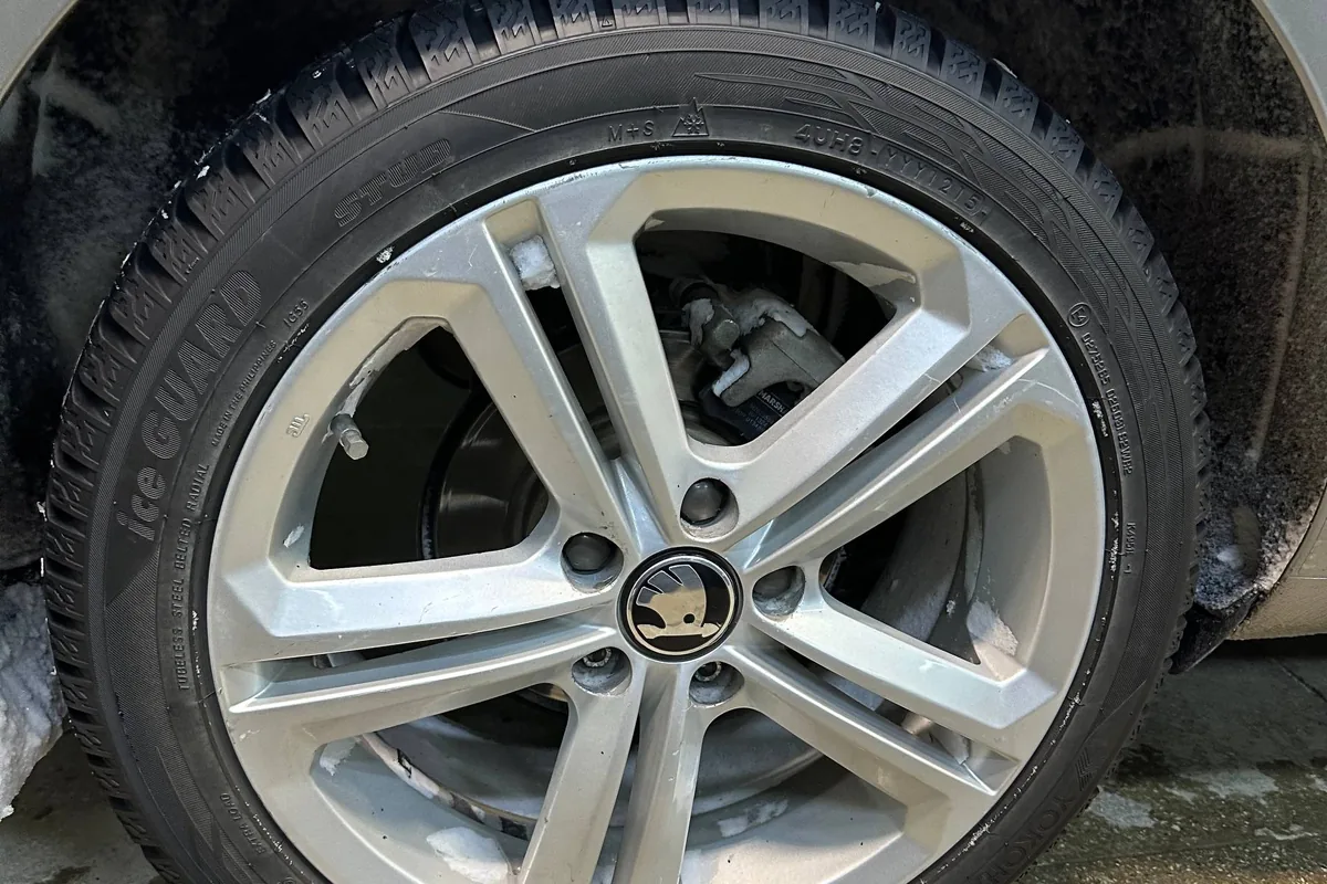Неродной диск на Skoda Octavia A7 с проставочным кольцом