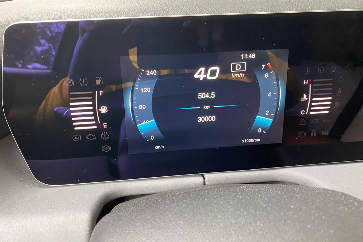 Пробег 30 000 км на приборной панели