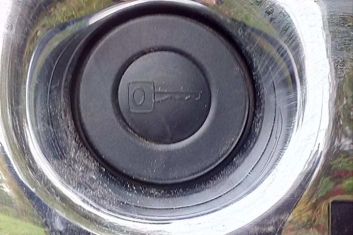 Кнопка открывания крышки багажника Renault Duster