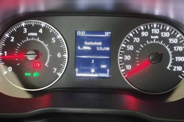 Приборная панель дизельного Renault Duster после 420 км