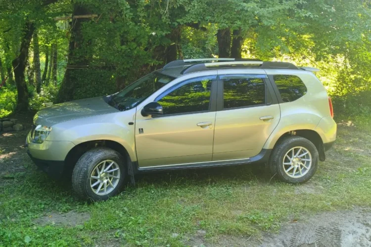Renault Duster на шинах 235/60 R16 с проставками