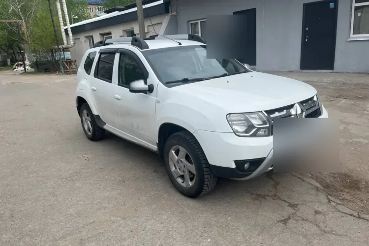 Белый Renault Duster на шинах 225/65 R17