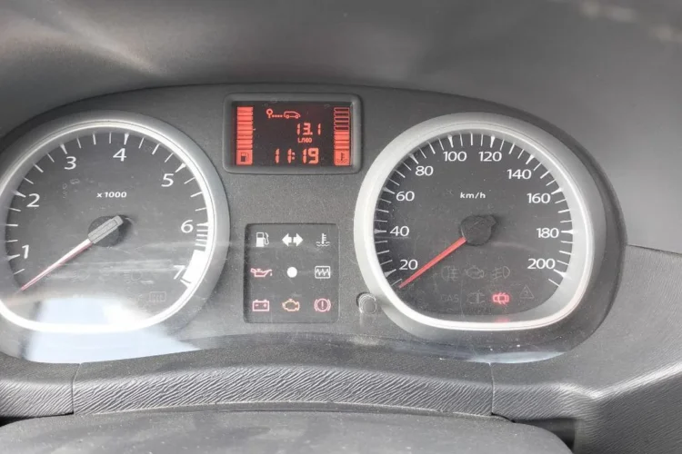 Индикатор «пила» на приборной панели Renault Duster