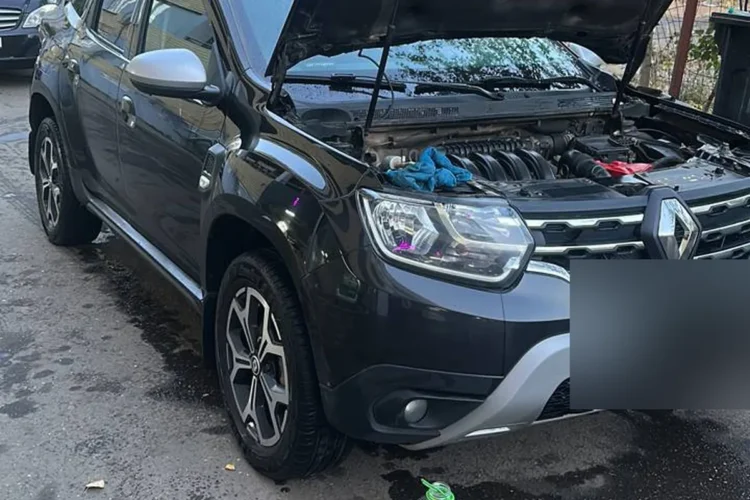 Renault Duster второго поколения 2.0 на штатных литых дисках