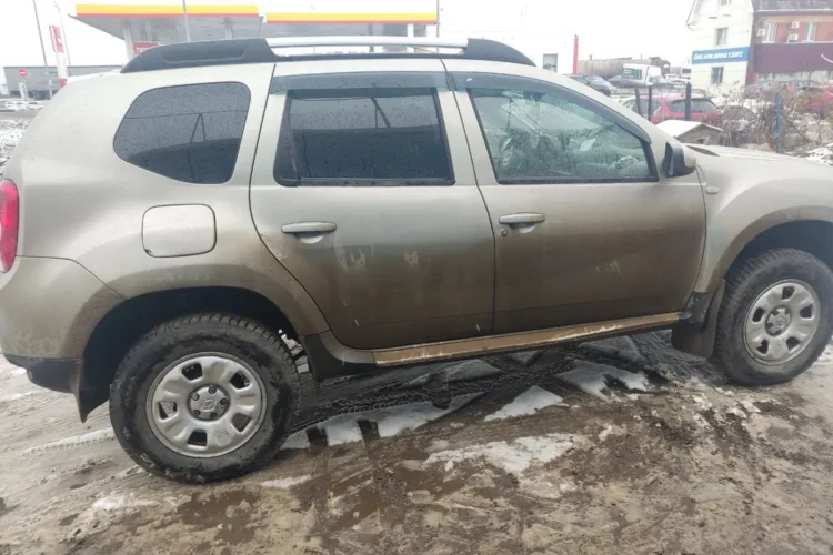 Renault Duster на новых колёсах с увеличенным клиренсом
