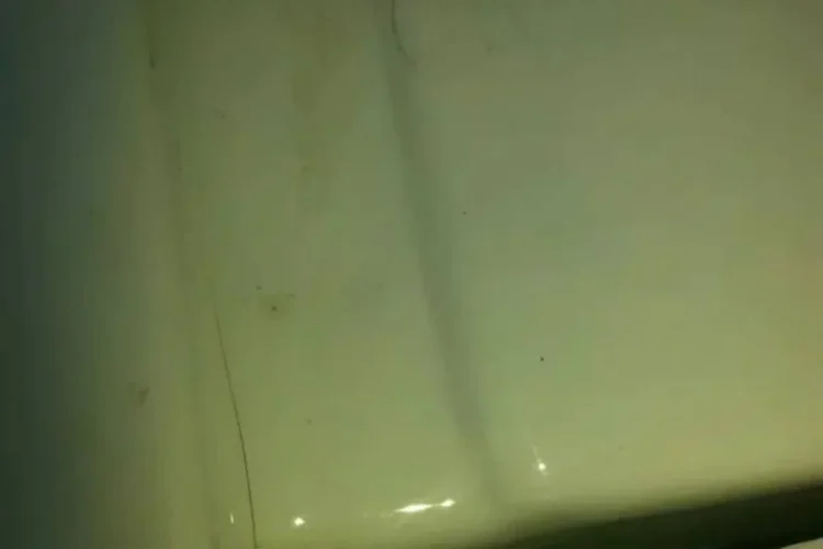 Трещина в шовном герметике кузова Renault Duster