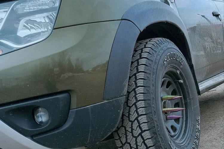 Renault Duster с лифтом и шинами 235/75 R15