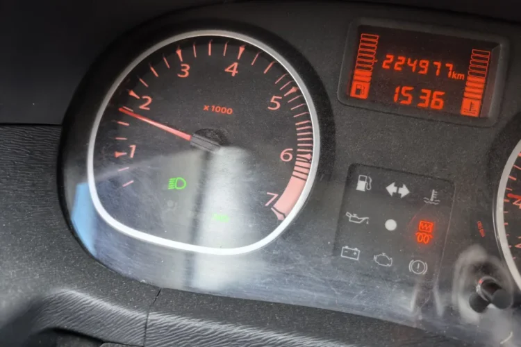 Лампы ошибки полного привода на приборке Renault Duster