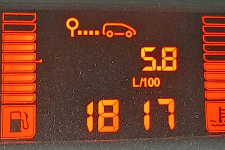 Средний расход 5,8 л/100 км на бортовом компьютере Renault Duster