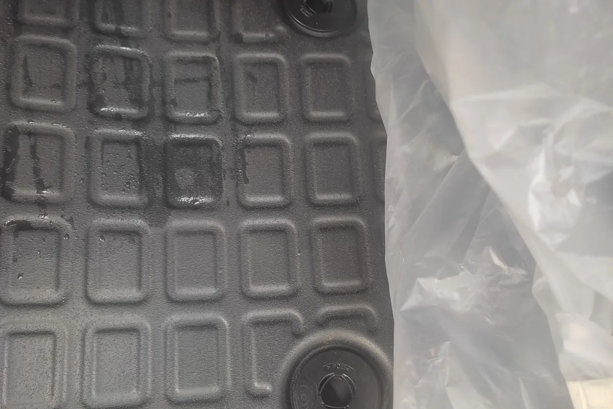 Новые коврики Renault Duster 7711821652 с фиксаторами
