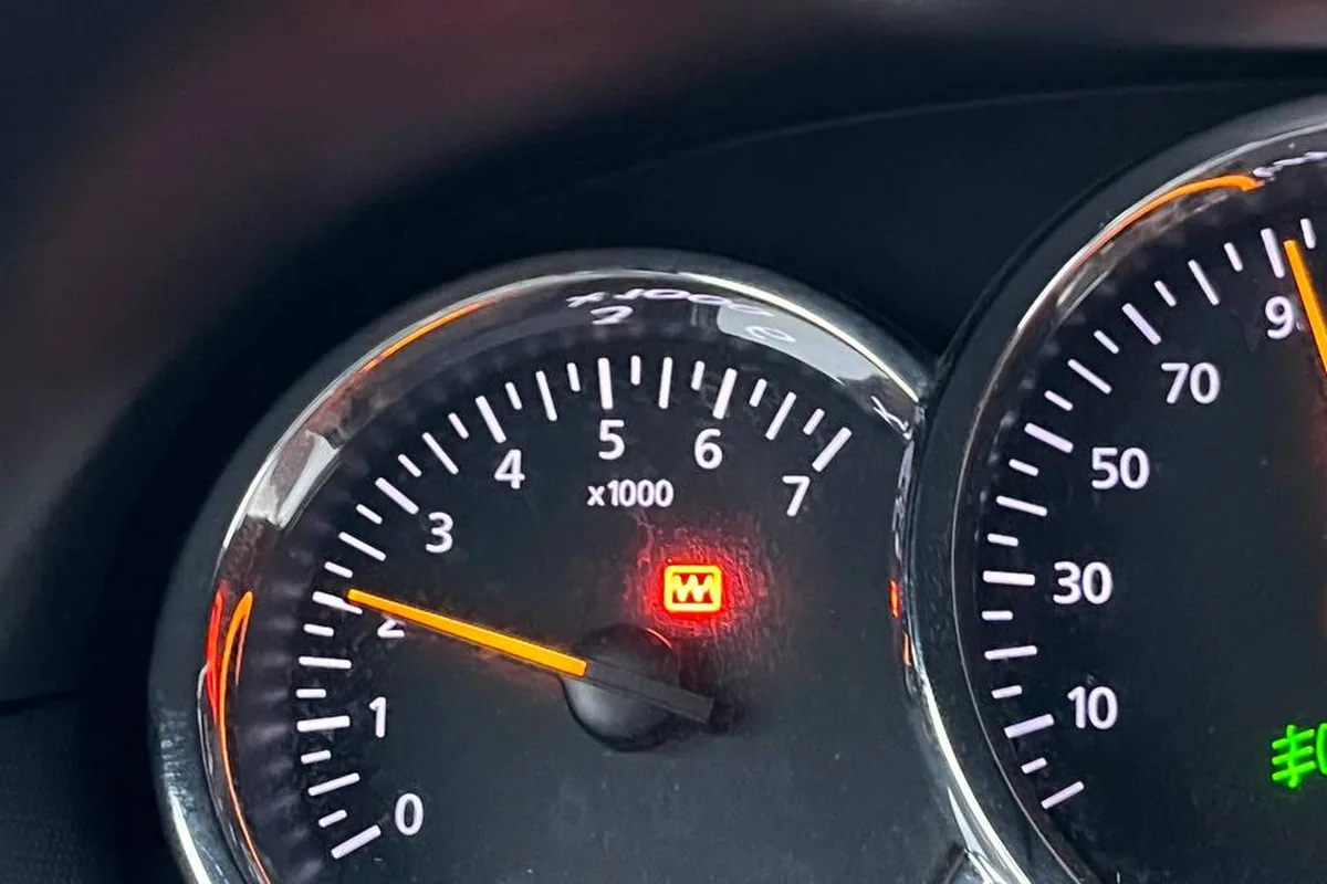 Лампа на приборке Renault Duster при отключении круиза