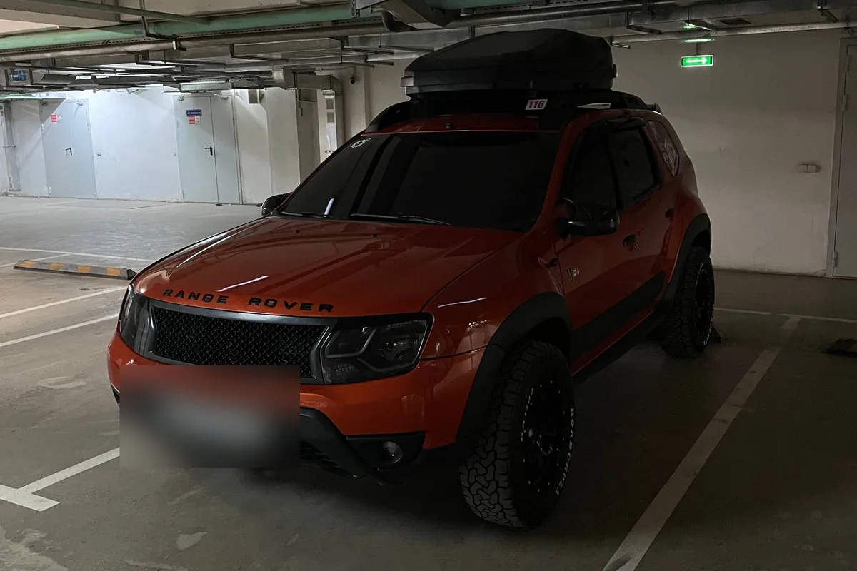 Renault Duster первого поколения с лифтом на проставках