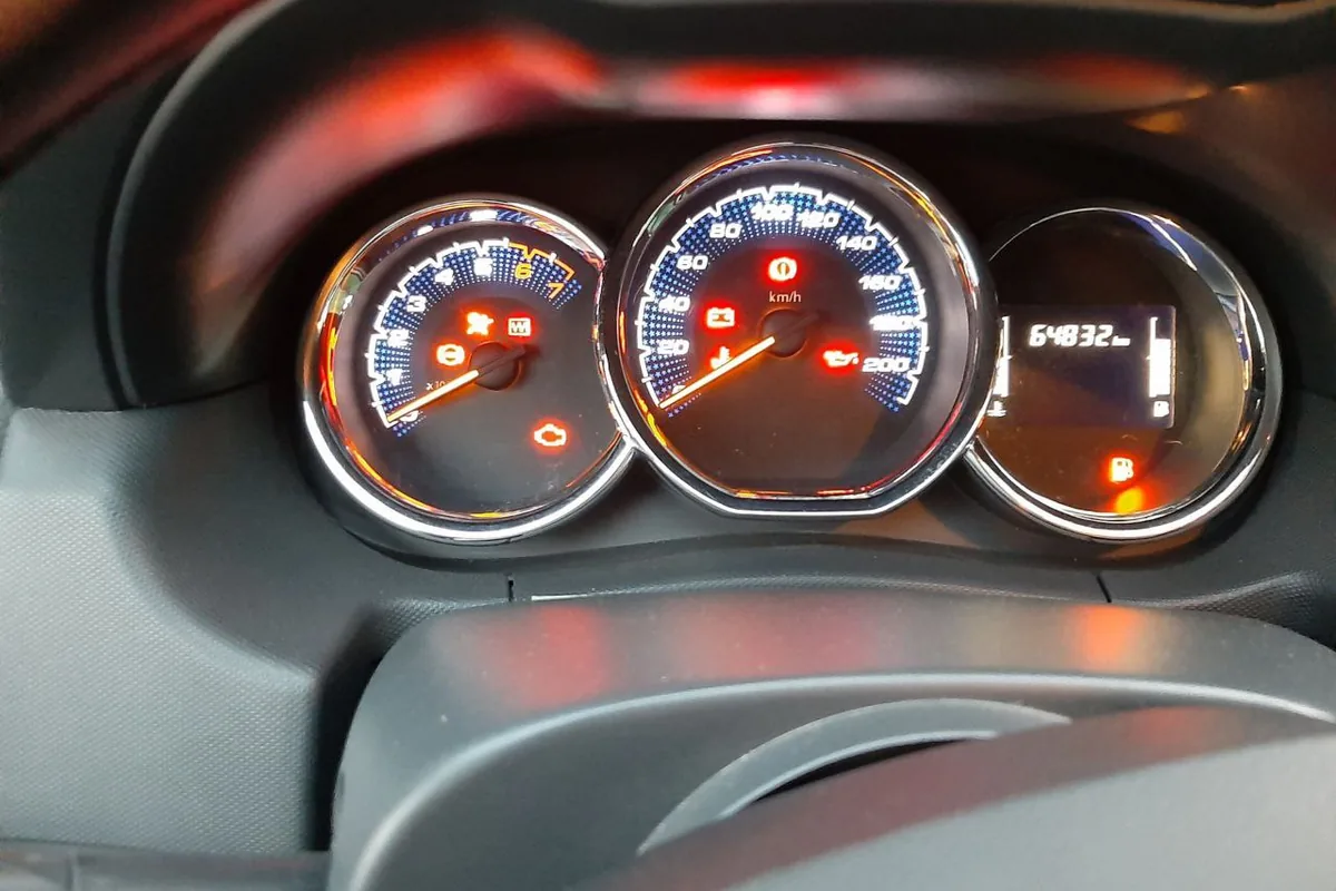 Указатель температуры на приборке Renault Duster зимой