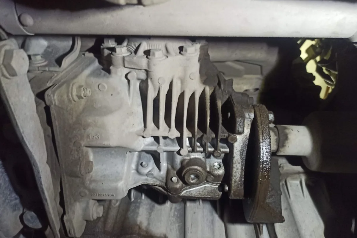 Подтекающий сальник углового редуктора Renault Duster