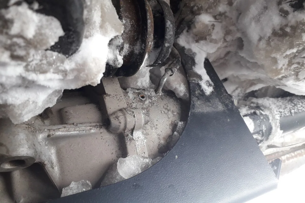 Сорванная трубка на муфте полного привода Renault Duster