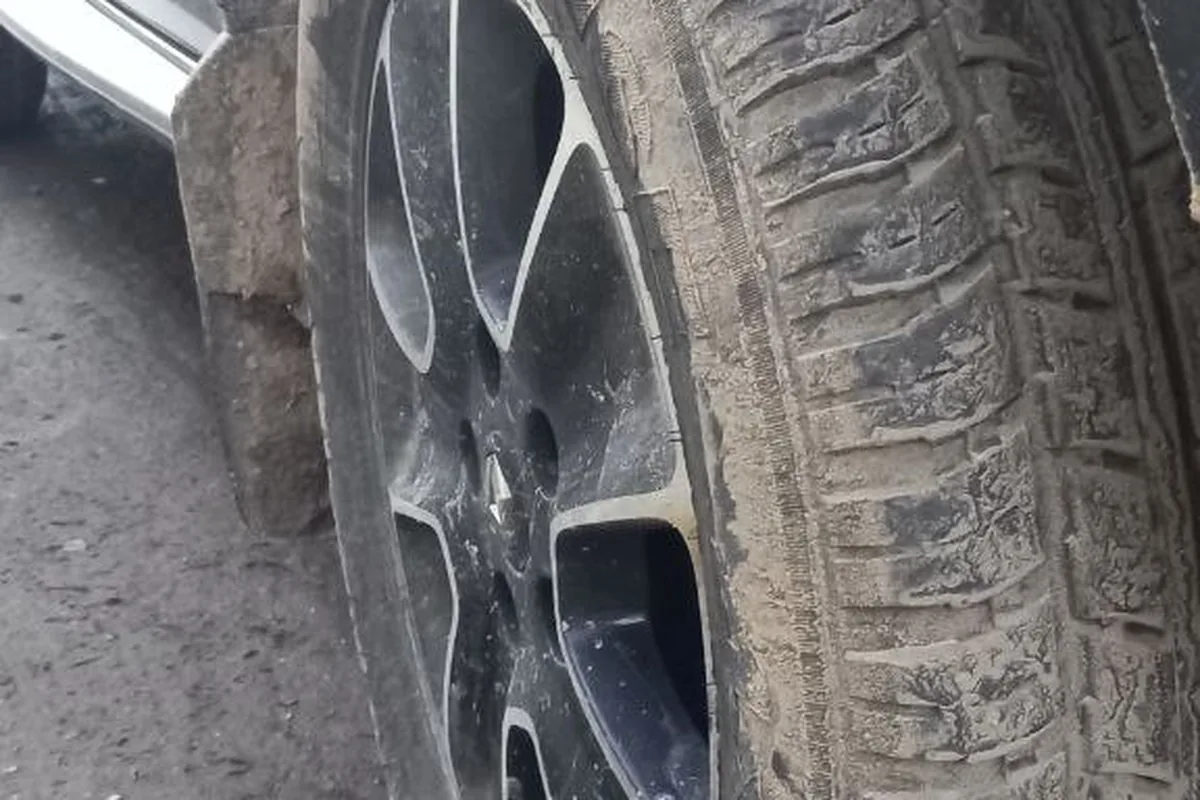 Стёртый протектор шины на Renault Duster