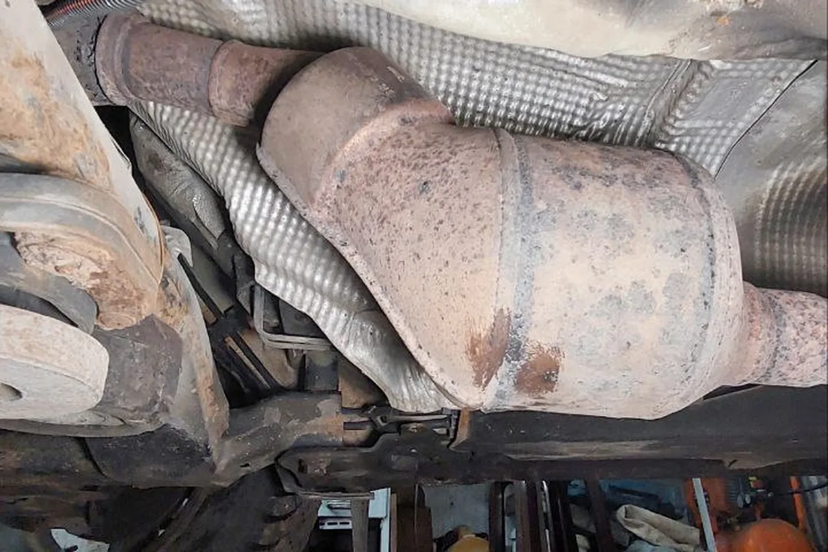 Катализатор и поперечина под Renault Duster 2x4