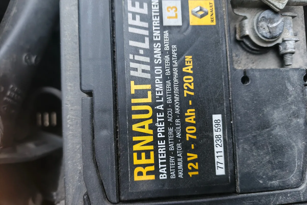 Штатный аккумулятор Renault Hi-Life 70 А·ч на рестайлинговом Logan 1