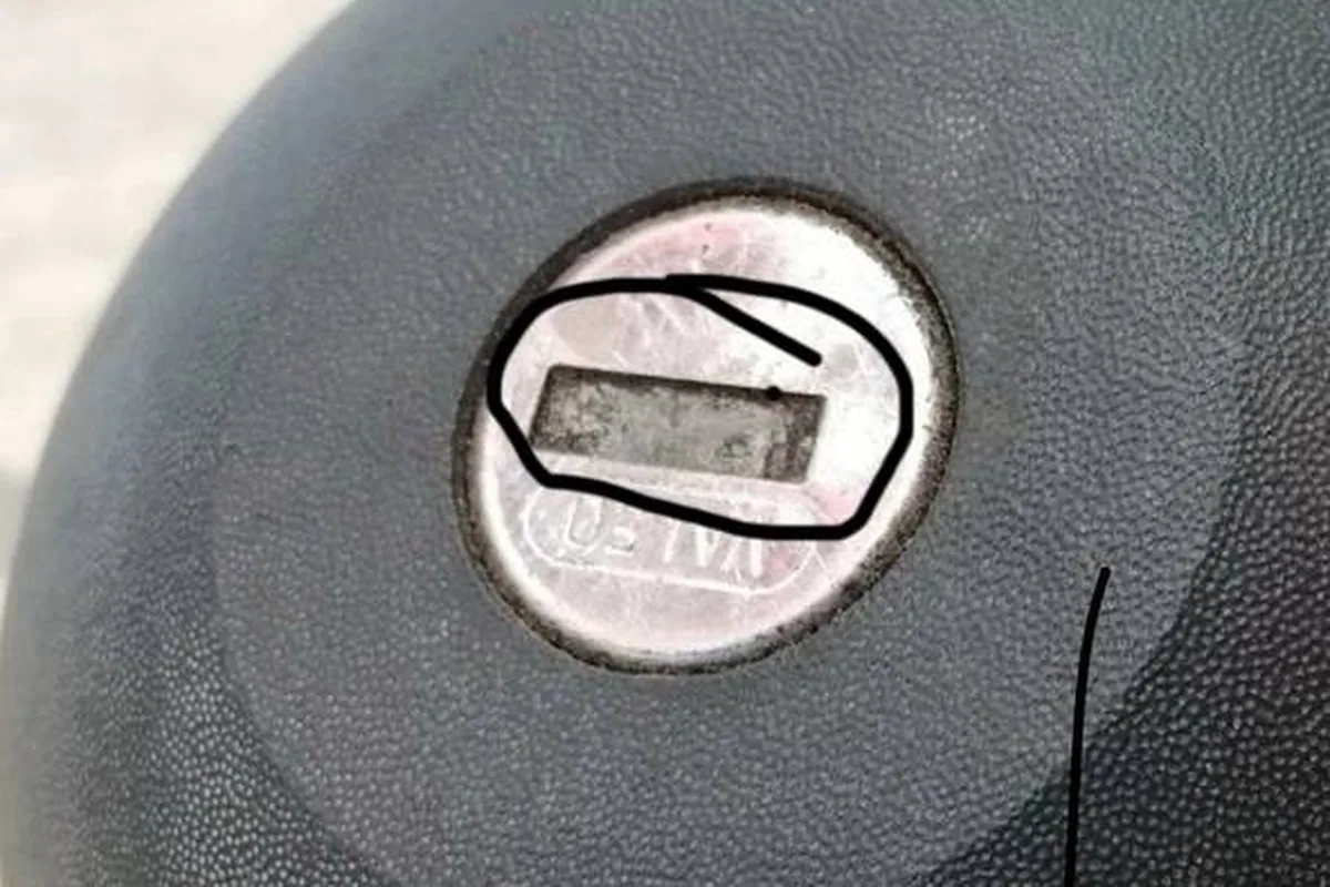 Крышка горловины бака Renault Logan 1 с личинкой ключа