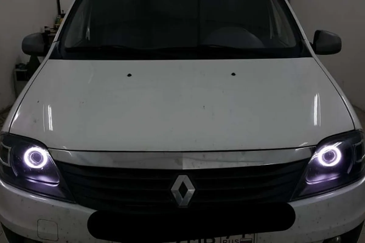 Renault Logan 1 с фарами с биксеноновыми линзами и ангельскими глазками