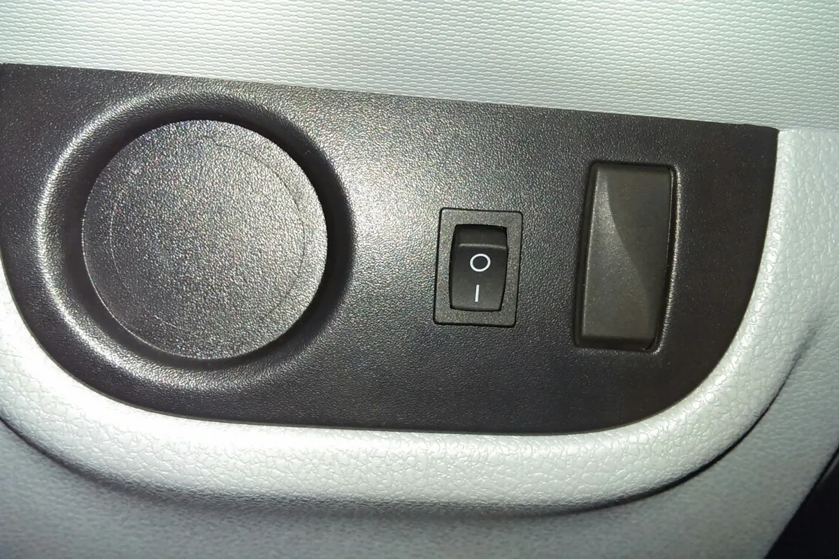 Кнопка противотуманок на панели Renault Logan 1