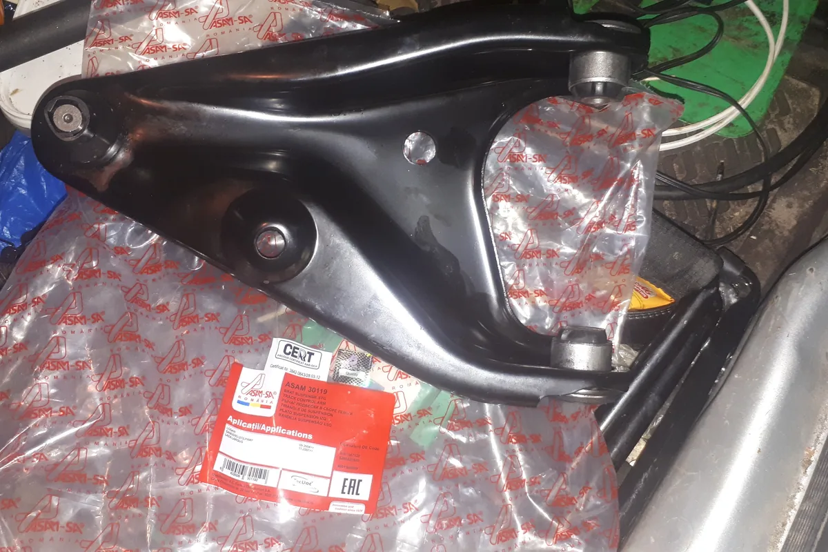 Передний рычаг в сборе для Renault Logan 1 рестайлинг
