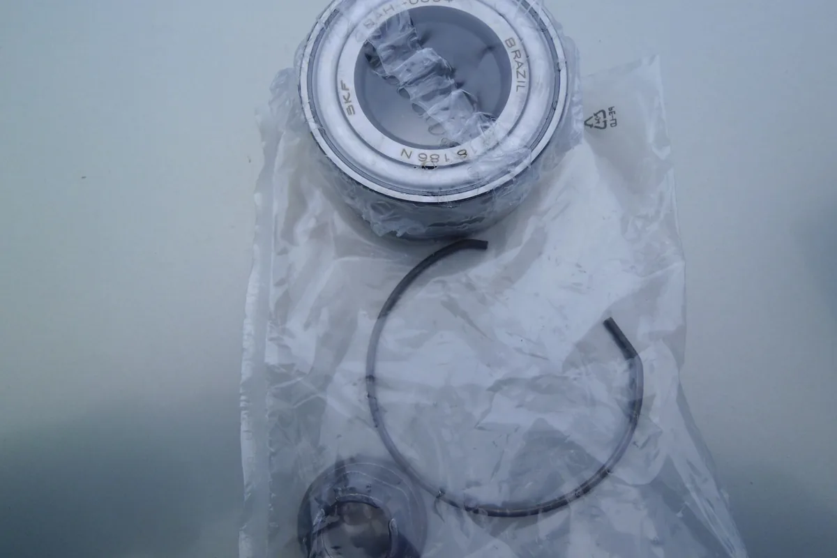 Ступичный подшипник SKF со стопорным кольцом для Renault Logan 1